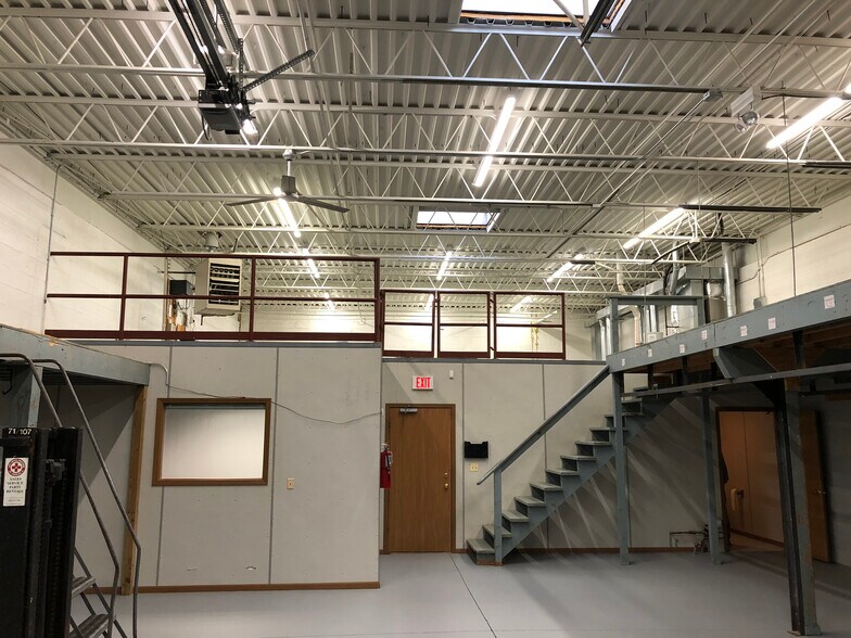 More Photos Of 1901-1945 Wright Blvd, Schaumburg Light Distribution For Sale