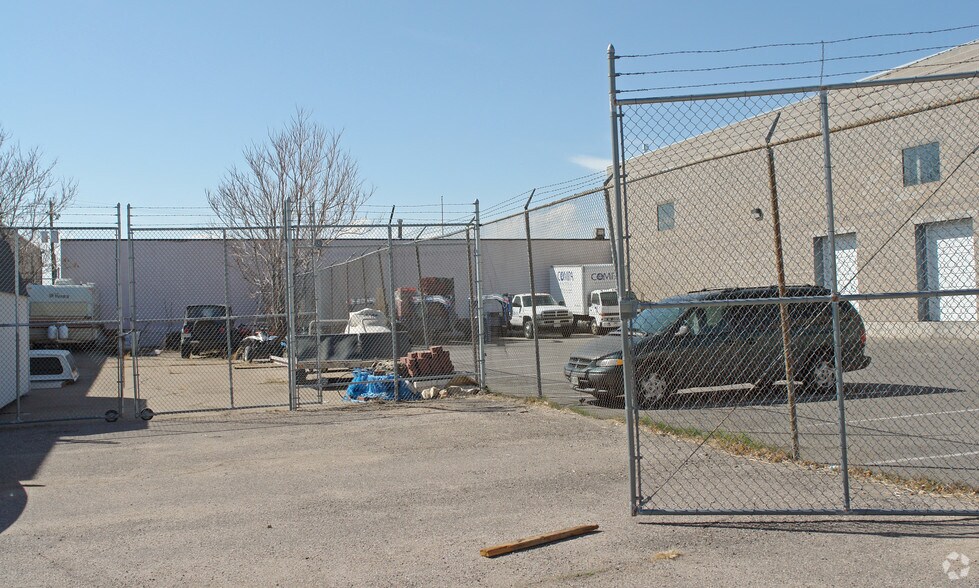 More Photos Of 3930-3940 Holly St, Denver Warehouse For Lease