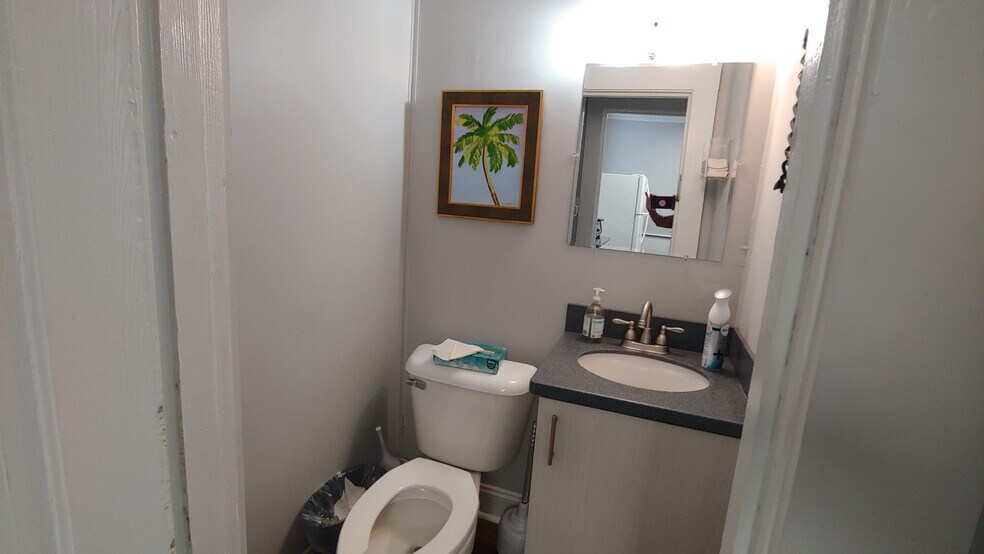 More Photos Of 407 W Main St, Lexington Office For Lease