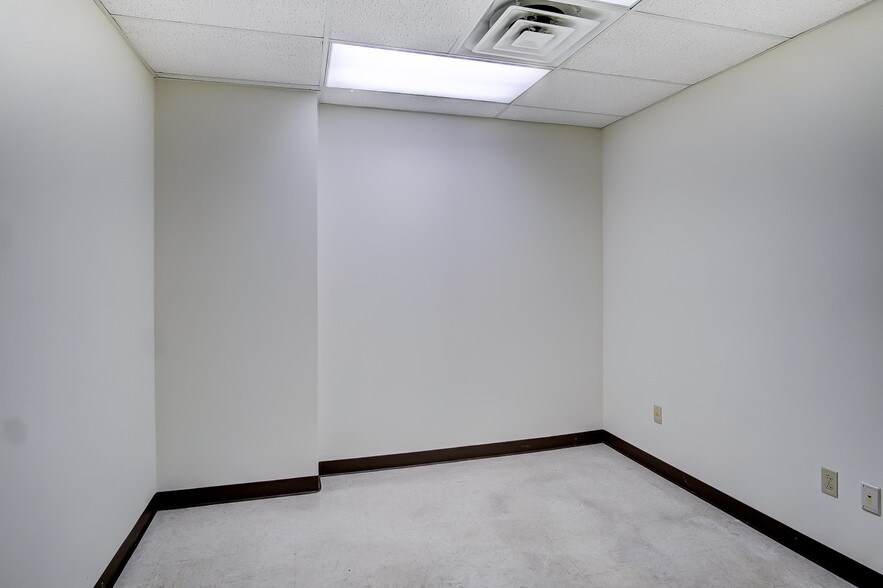 More Photos Of 1-19 E Pleasant St, Springfield Medical For Sale