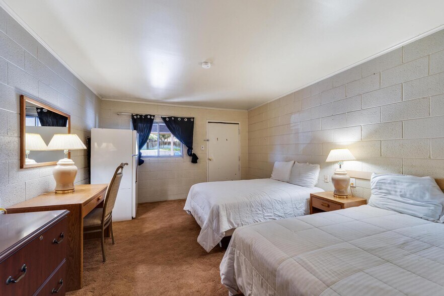More Photos Of 485 S 100 W, Milford Hotel For Sale