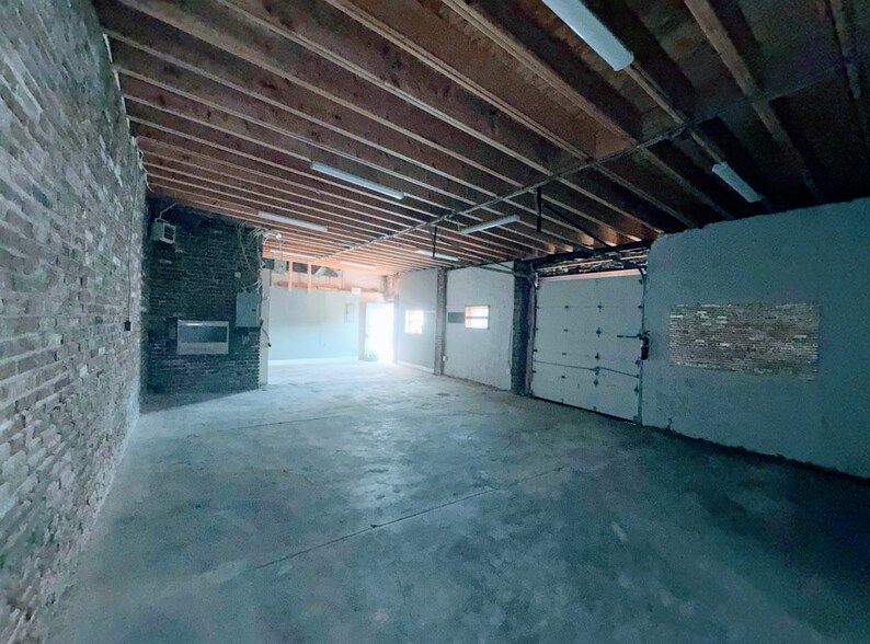 More Photos Of 300 W Coulter St, Philadelphia Flex For Lease