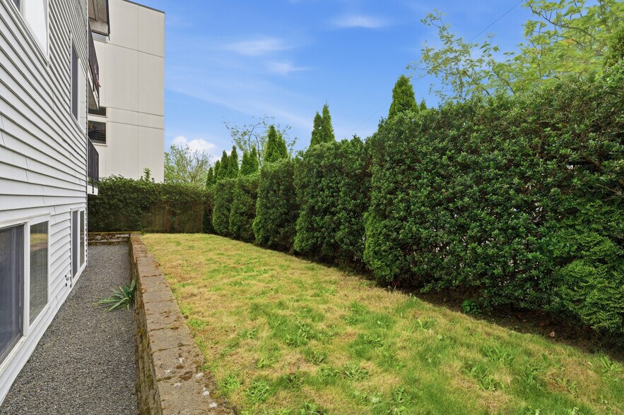 More Photos Of 5816 14th Ave NW, Seattle Apartments For Sale