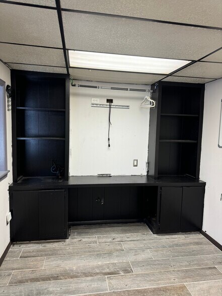 More Photos Of 100 E 1st St, Grove Self Storage For Sale