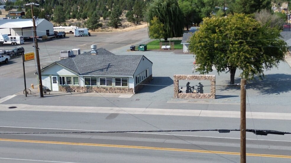 More Photos Of 308 W 12th St, Alturas Hotel For Sale