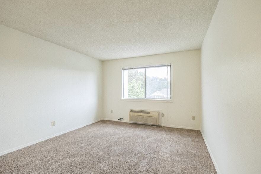 More Photos Of 1020 S 20th Ave, Yakima Apartments For Sale