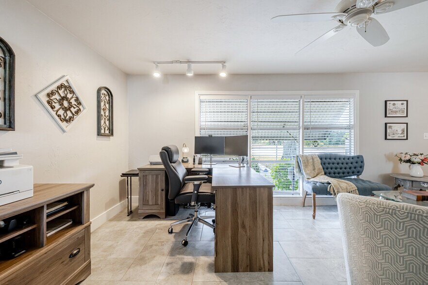 More Photos Of 164 Pondella Rd, North Fort Myers Office For Sale