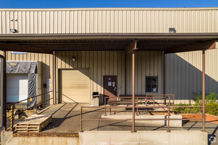 More Photos Of 3202 Latham Dr, Madison Warehouse For Lease