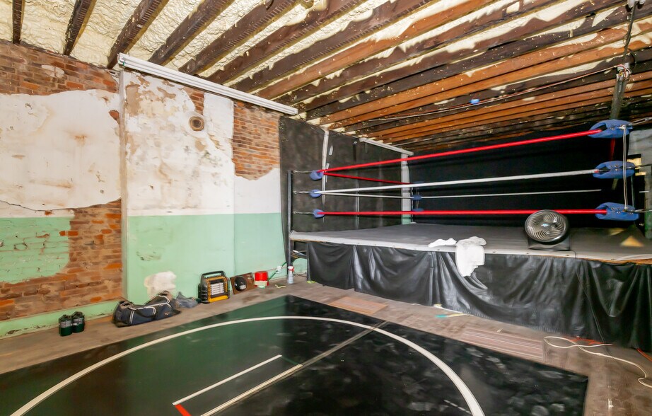 More Photos Of 927 E Madison St, Louisville Warehouse For Sale