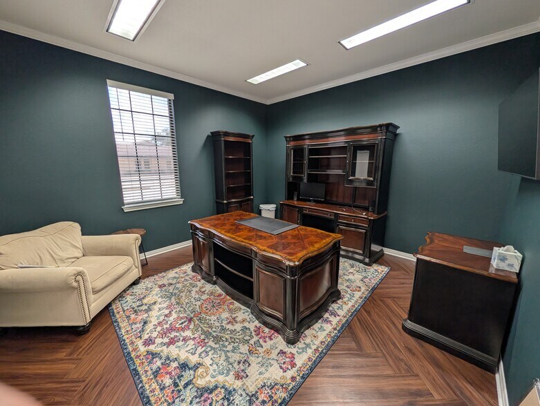 More Photos Of 3640 W Waco Dr, Waco Office For Sale