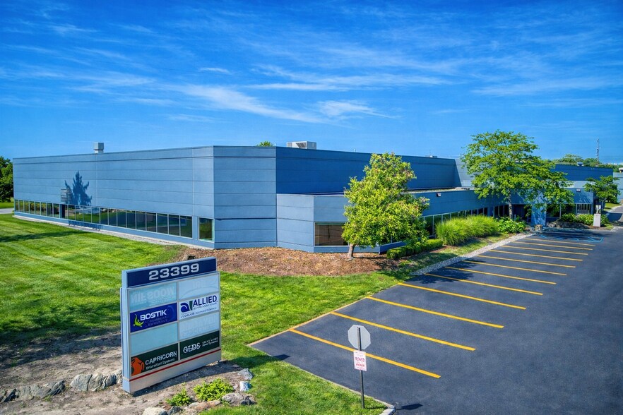 More Photos Of 23399 Commerce Dr, Farmington Hills Research And Development For Lease
