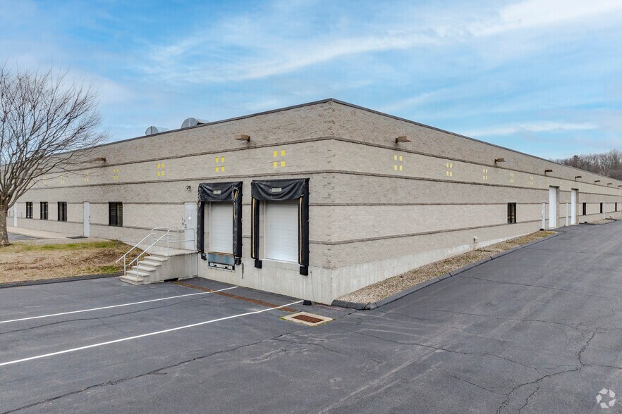 More Photos Of 50 Ivy Brook Rd, Shelton Unknown For Lease