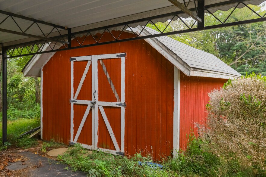 More Photos Of 103 Bass Dr, Columbia Flex For Sale