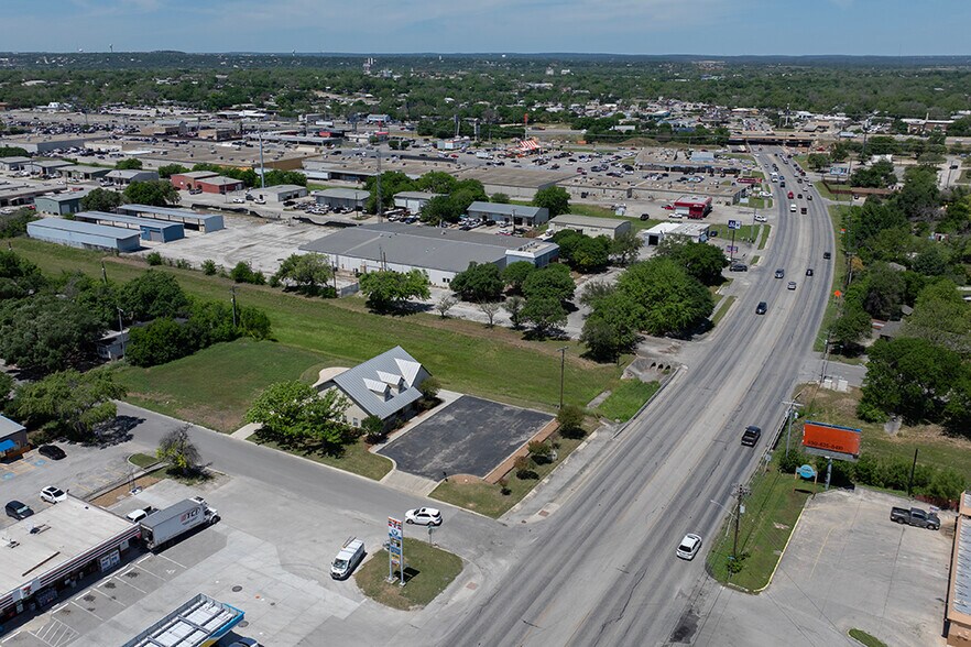 More Photos Of 1492 S Seguin Ave, New Braunfels Medical For Lease