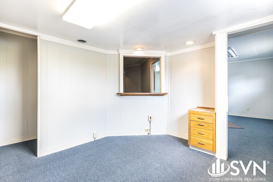 More Photos Of 2134 Nicholasville Rd, Lexington Medical For Sale