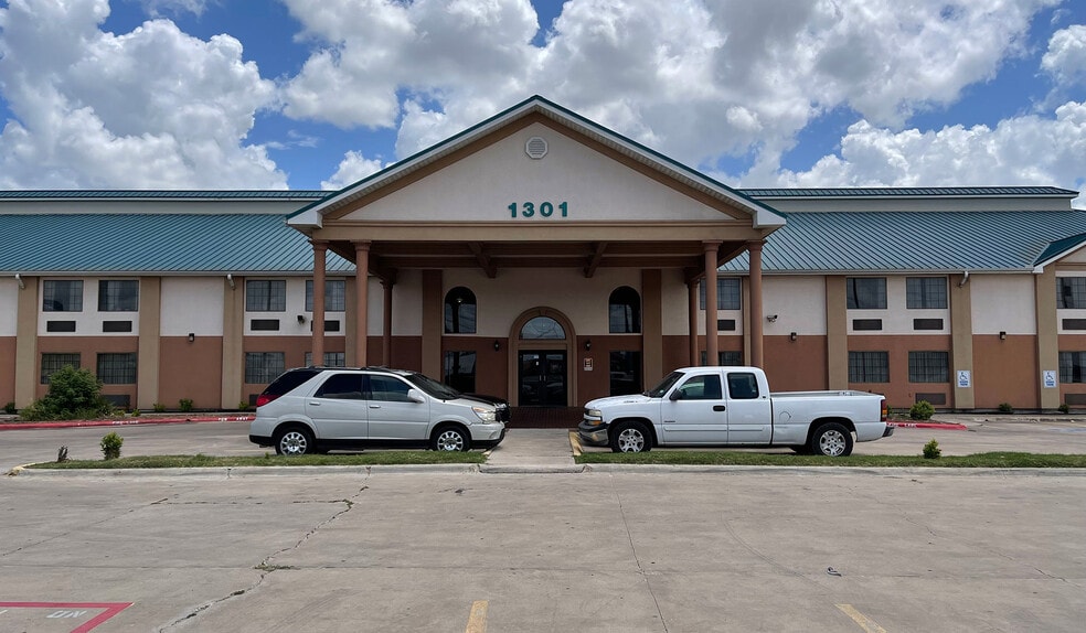 More Photos Of 1301 W Expressway 83, Pharr Hotel For Sale