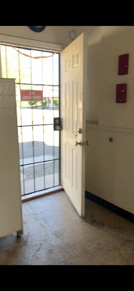 More Photos Of 10052 S Highway 69, Mayer Restaurant For Lease