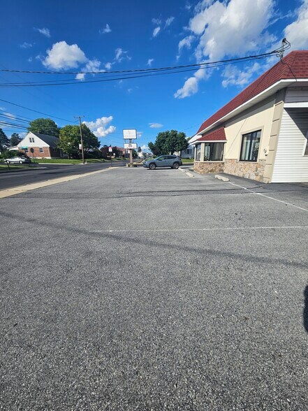 More Photos Of 1101 Chestnut St, Coplay General Retail For Lease
