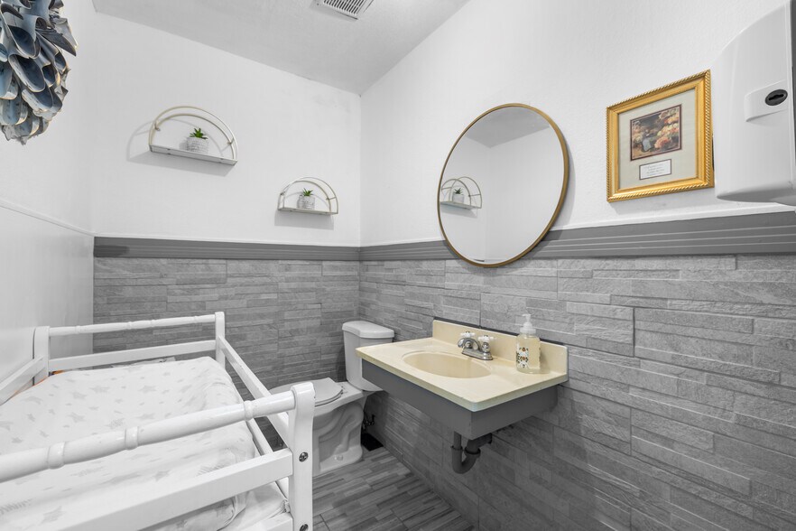 More Photos Of 6095 Atlantic Ave, Long Beach Restaurant For Sale