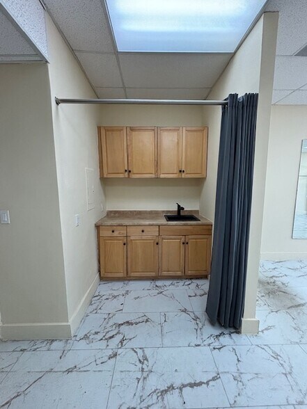 More Photos Of 16978-16990 NE 19th Ave, North Miami Beach Storefront Retail Office For Lease