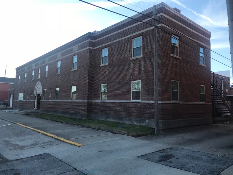 More Photos Of 137 E Washington St, Shelbyville Lodge Meeting Hall For Lease