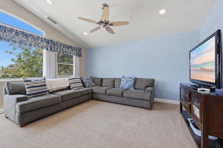 More Photos Of 4652 Cass St, San Diego Office Residential For Sale
