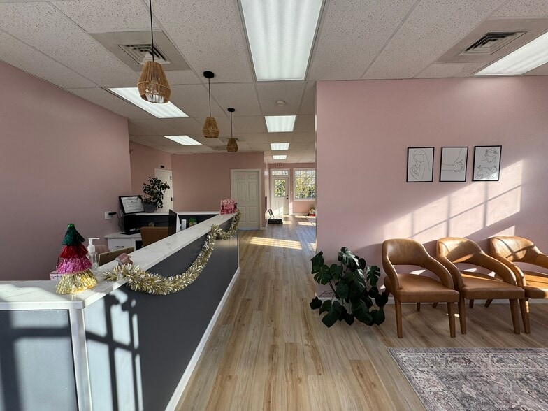 More Photos Of 17 Commons Dr, Litchfield Freestanding For Lease