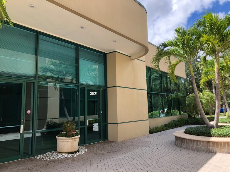 More Photos Of 2821-2837 Cattlemen Rd, Sarasota Office For Lease