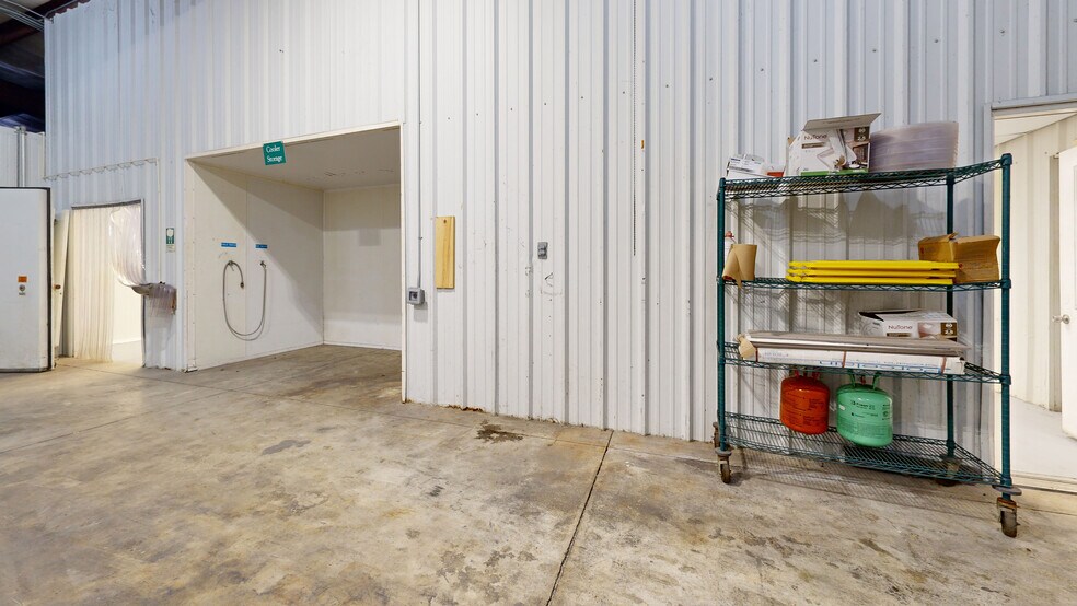 More Photos Of 174 NW 9th ave, Mulberry Distribution For Lease