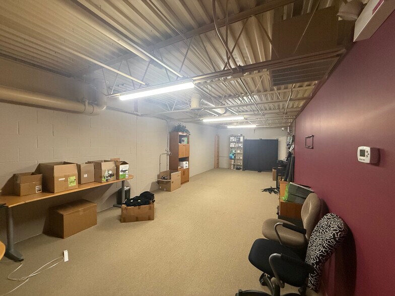 More Photos Of 141-161 Covington Dr, Bloomingdale Light Manufacturing For Lease