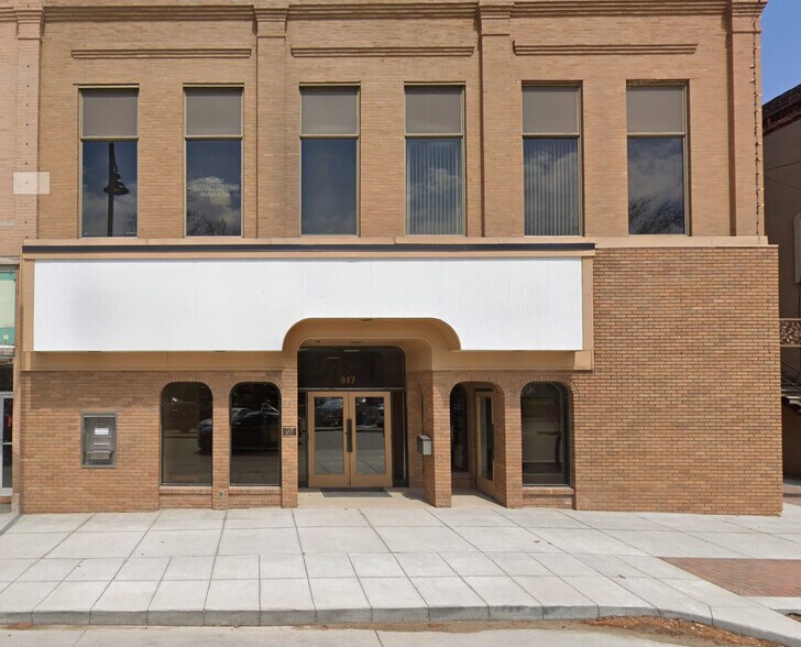 More Photos Of 917 Braden Ave, Chariton Bank For Lease