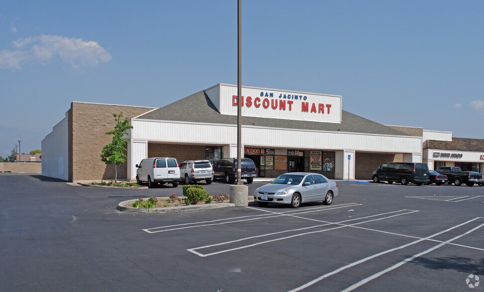 More Photos Of 1451-1469 S San Jacinto Ave, San Jacinto Restaurant For Lease