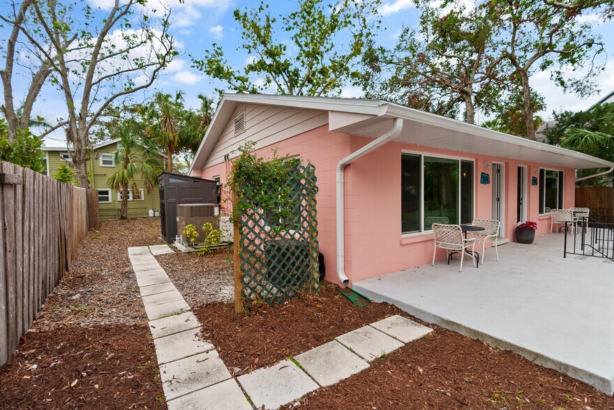 More Photos Of 974 Tennessee Ln, Sarasota Apartments For Sale