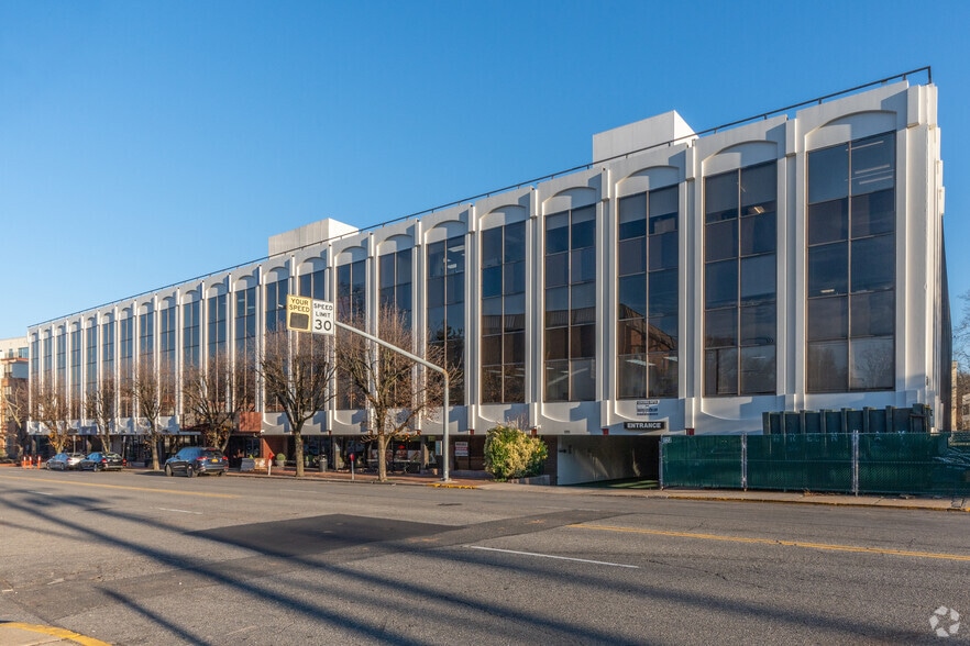 More Photos Of 98 Cuttermill Rd, Great Neck Office For Lease