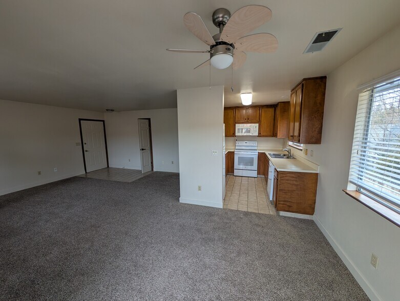 More Photos Of 170 1st St E, Sonoma Apartments For Sale