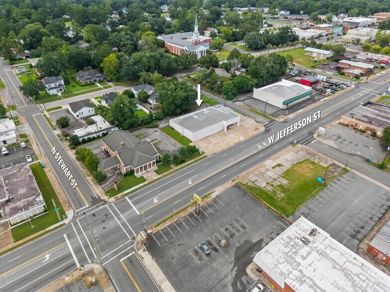 More Photos Of 304 W Jefferson St, Quincy Freestanding For Sale