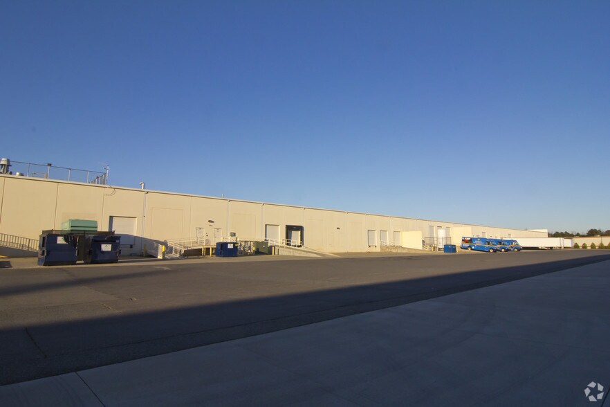 More Photos Of 3845 Shopton Rd, Charlotte Light Distribution For Lease