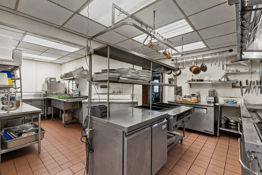 More Photos Of 17001 W Greenfield Ave, New Berlin Restaurant For Sale