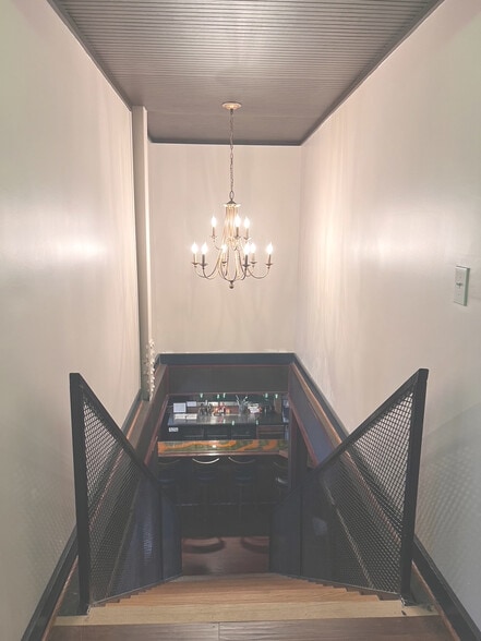 More Photos Of 32 Franklin St, Martinsville Storefront For Sale