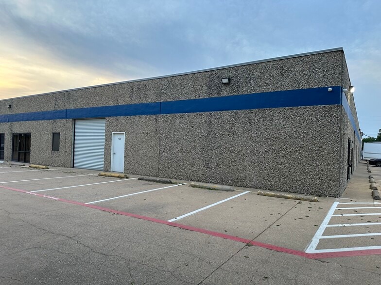 More Photos Of 2540 Glenda Ln, Dallas Warehouse For Lease