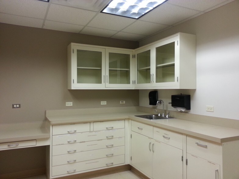 More Photos Of 155 N Seymour Ave, Mundelein Unknown For Lease