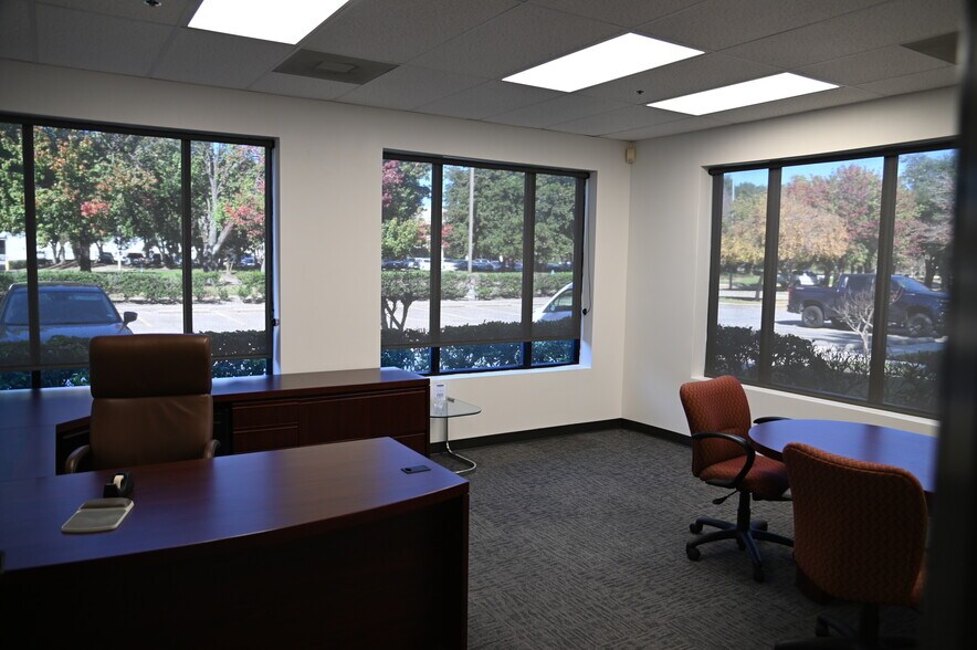 More Photos Of 8640 N Eldridge Pky, Houston Flex For Lease