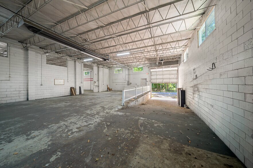 More Photos Of 4450 S Pine Ave, Ocala Warehouse For Sale