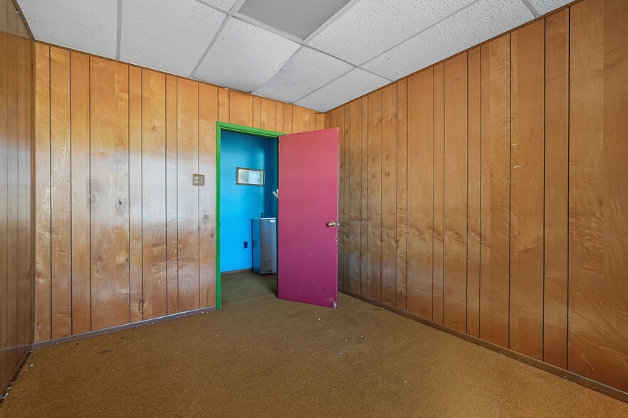 More Photos Of 1510 Portland Ave, Abilene Lodge Meeting Hall For Sale