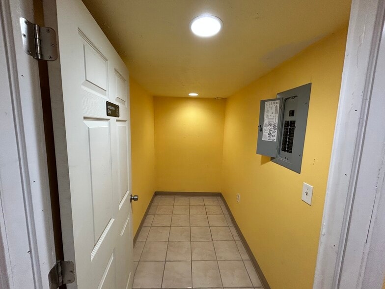 More Photos Of 669 E 185th St, Euclid General Retail For Sale