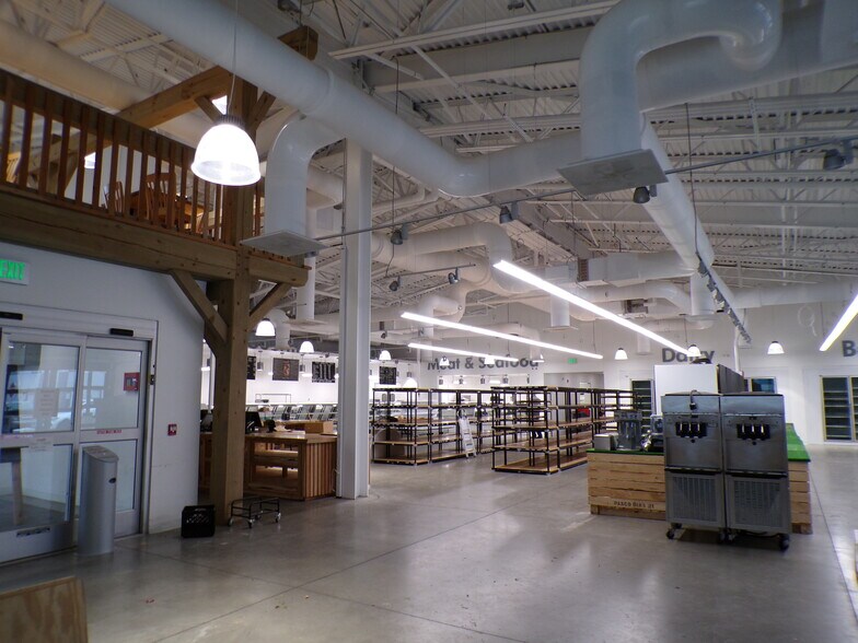 More Photos Of 225 Ellicott St, Buffalo Supermarket For Sale