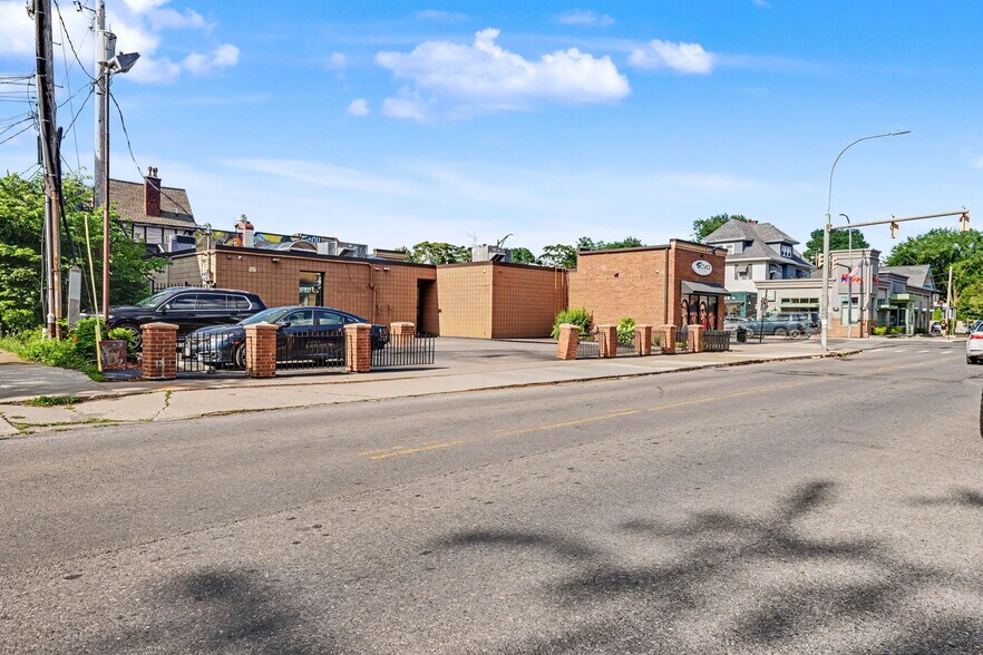 More Photos Of 932 Elmwood Ave, Buffalo Flex For Sale