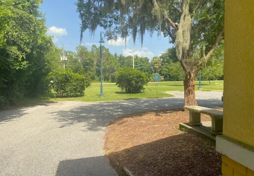 More Photos Of 811 N Summit St, Crescent City Office For Lease