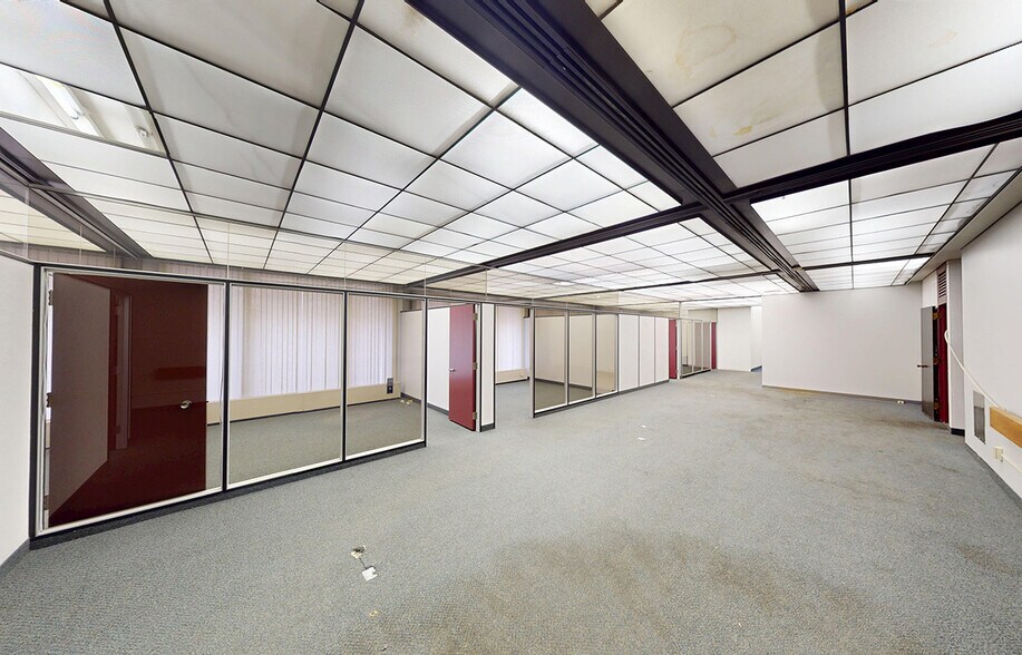 More Photos Of 250 Portage Av, Winnipeg Office For Sale