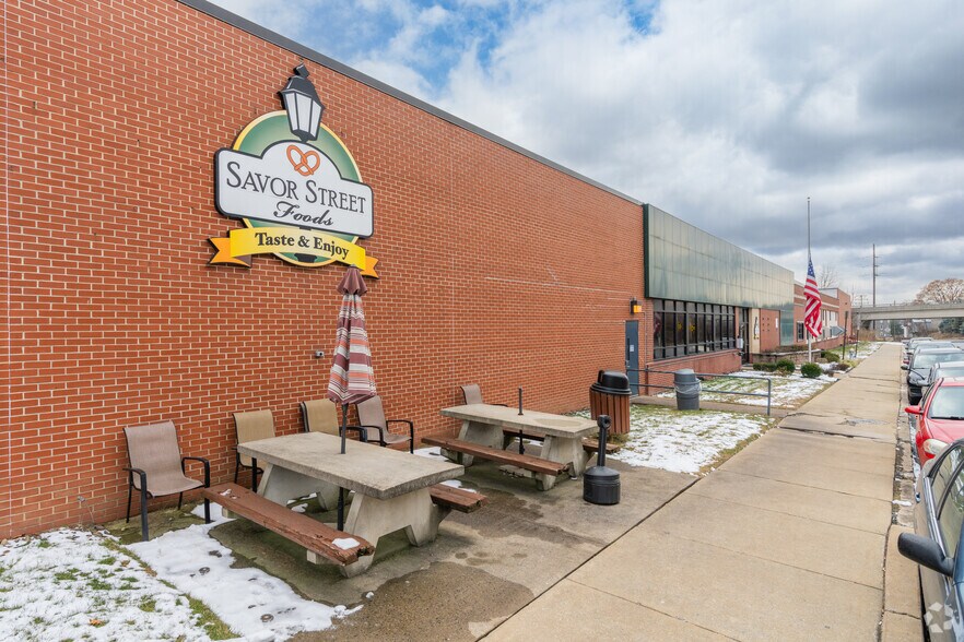 More Photos Of 51 Spring Valley Rd, Reading Warehouse For Lease